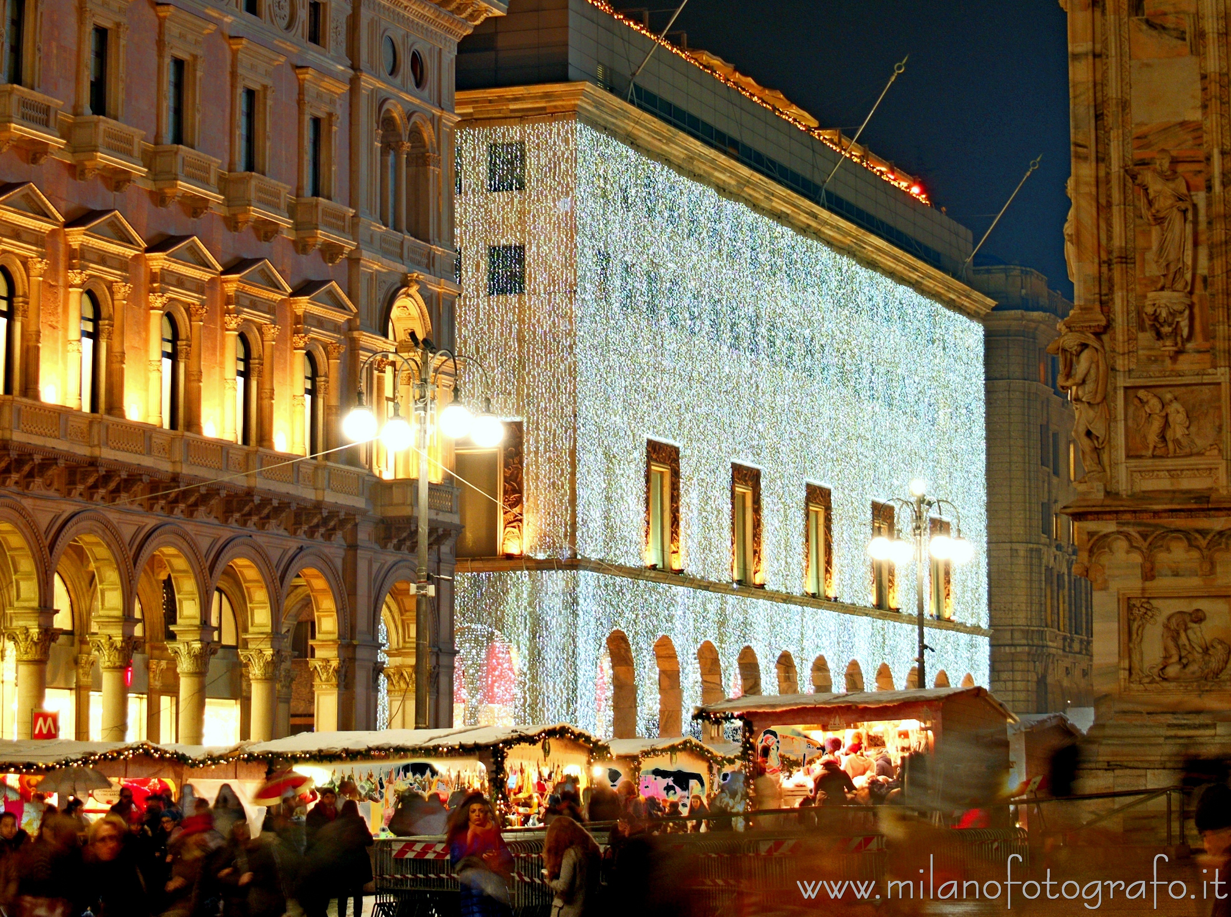 Milano - Mercatini di Natale a fianco del Duomo